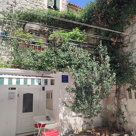 Cool By The Palace ספליט