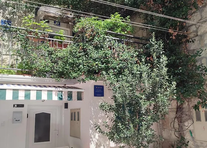 Cool By The Palace ספליט